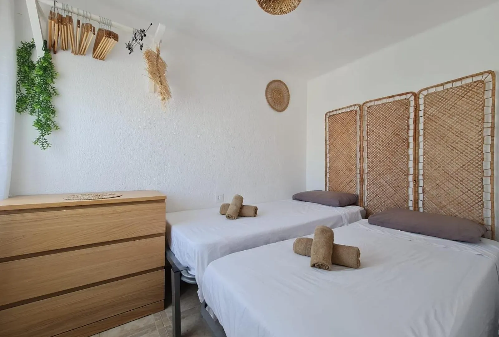 Casa Baelo - 3 Bedroom Apartment - New Bathroom - Central Tarifa Near Old Town & Beaches 0*,  Spanje